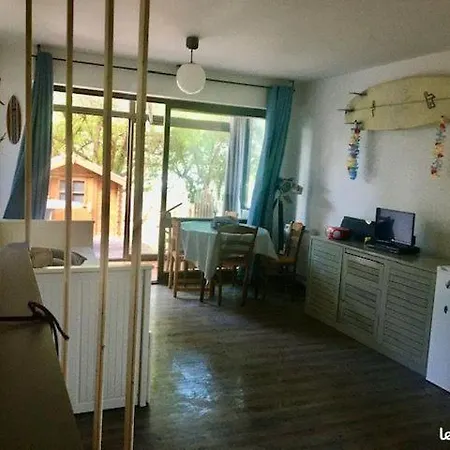 Apartment Avec Jardinet